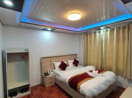 Charikot Downtown Hotel，位于Charikot的酒店