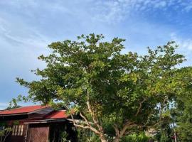 Kapas View, Zaki's Residence, Marang, Terengganu，位于Kampong Ru Lima的酒店
