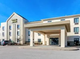 MainStay Suites St Louis Airport，位于布里奇顿兰伯特-圣路易斯国际机场 - STL附近的酒店