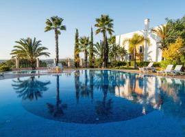 Portimao Elegant House With Pool by Homing，位于波尔蒂芒的酒店