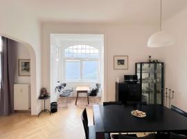 Villa AlexanderCharmante Wohnung mit Bergblick, Villa Alexander，位于塞默灵的酒店