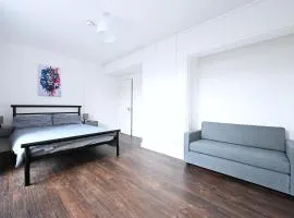 Peaceful and central Leicester Square Apartment