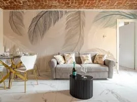 Fanstastic 2BDRM Biella Center!