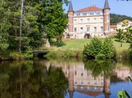 Domaine et Château de Valinches，位于Marols的酒店