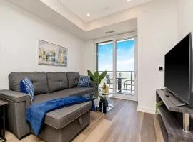 Modern High Rise King bed Condo with Private Balcony