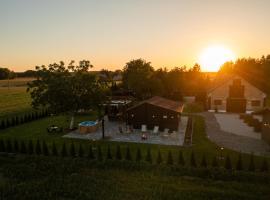 Stodoła 57 - domek z jacuzzi，位于Parzeń的酒店