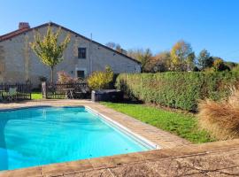 Chambre, sauna, piscine à la campagne，位于Léguillac de Cercles的酒店