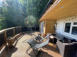 Unique Orchard Lodge for couples with hot tub，位于斯塔特海文的酒店