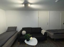 Tromsdalen Apt 2 - FREE PARKING，位于Tromsdalen的酒店