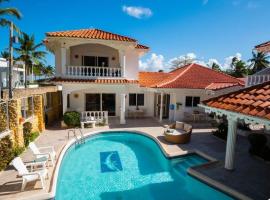 Brisas Doradas Beachfront Villa，位于Eslabón的酒店
