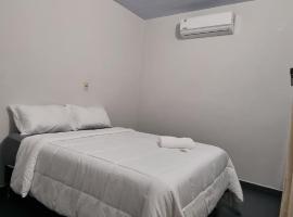 Habitacion doble en el centro de asunción solo efectivo guaranies，位于亚松森的酒店