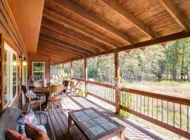Idaho Family Home about 11 Mi to Lake Pend Oreille，位于Careywood的酒店