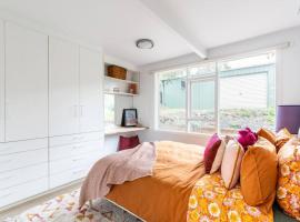 Spacious, Pet Friendly - Close to Main St，位于格罗夫海洋的宠物友好酒店