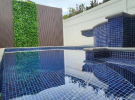 Casa de playa con piscina y jacuzzi privado，位于蓬塔雷纳斯的酒店