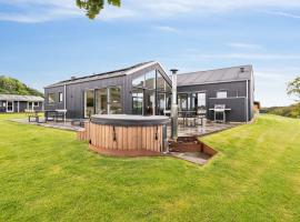 Lovely, New-Built Cottage Near Sea，位于奥本罗的酒店