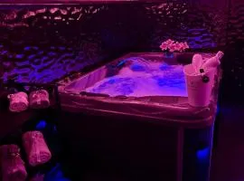 Love Room Secret-private jacuzzi spa Bucuresti