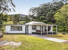 Deer Valley Farm Stay Illawarra sleeps up to 9