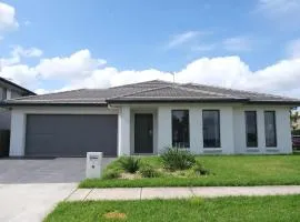 Kellyvile Delight 5BrHouseParkingShopping Center