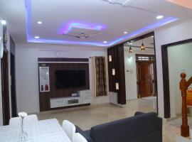 Best place to chill in city! Beautiful 2 BHK Villa!，位于Secunderabad的酒店