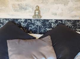 Appartement Jarnioux - Les Meublés des Pierres Dorées，位于Theizé的酒店