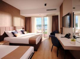 Hotel Riviera - Terme & Wellness LifeClass，位于波尔托罗的酒店