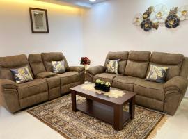 AL-MANAL 203 Luxury Suite Rooms 3BHK，位于Bhatkal的酒店