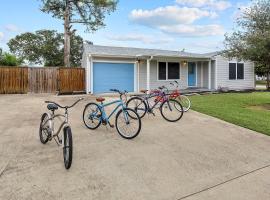 Adorable Southside ATM Cottage with Bikes, Pets OK