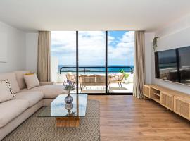Luxury Ocean Views 2BR House - Private Parking，位于阿雷西费的酒店