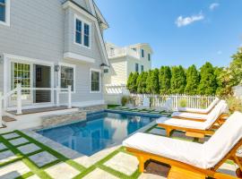 Spacious Avalon Beach House - 2 Blocks to Water!，位于阿瓦隆的酒店