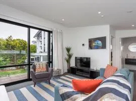 Luxury Sunny Warm CBD at Doorstep