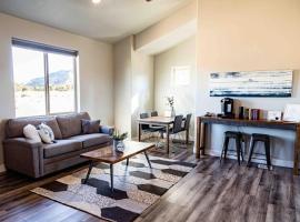 Daybreak Mountain Home Studio East Zion，位于奥德维尔的酒店