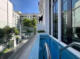 Luxury Pool Villa 5BR 12pax with Private Lift in Ekkamai，位于曼谷的酒店