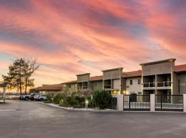 Best Western Plus Lake Front Hotel