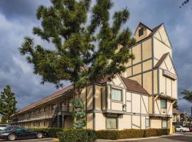 Lemon Heights Inn，位于塔斯廷的酒店