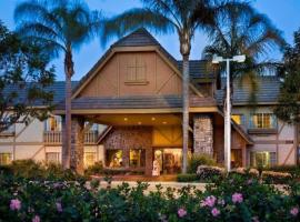 Folk Inn Ontario Airport，位于Racimo的酒店