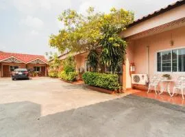 OYO 654 Samanmit Inn Hotel