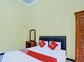 OYO 92387 Ratu Homestay Syariah，位于外南梦Banyuwangi的酒店