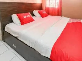 OYO 93585 Apartemen Cibubur Village By Raja Property