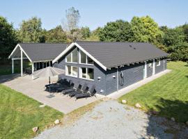 Gorgeous Home In Højby With Sauna，位于霍伊比的酒店