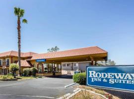 Rodeway Inn & Suites Canyon Lake-Menifee West，位于Canyon Lake的酒店