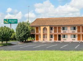 Quality Inn，位于玛丽安娜的酒店
