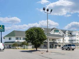 Quality Inn & Suites Lincoln North，位于Arbor的酒店