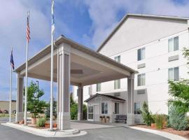 Comfort Inn & Suites，位于里弗顿的酒店