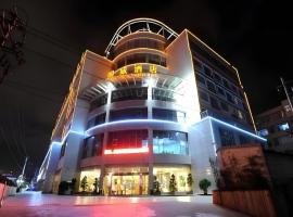 Kunming Long Way Hotel，位于昆明官渡区的酒店