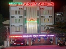 Nhat Minh Hotel，位于河内龙边郡的酒店