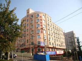 Hanting Hotel Qingdao Yan'an 3rd Road Zhiquan Road Metro Station，位于青岛市南区的酒店