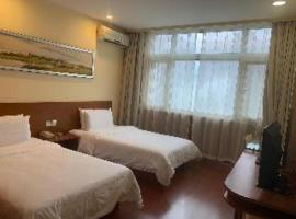 Hanting Hotel Shanghai Zhenping Road Metro Station Branch，位于上海普陀区的酒店