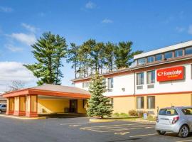 Econo Lodge Inn & Suites，位于史蒂文斯波因特的酒店