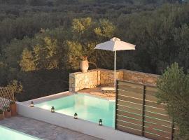 Istron Maisonettes with private pool，位于伊斯特隆的乡村别墅