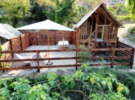 Twiga tenda su palafitta，位于因佩里亚的豪华帐篷